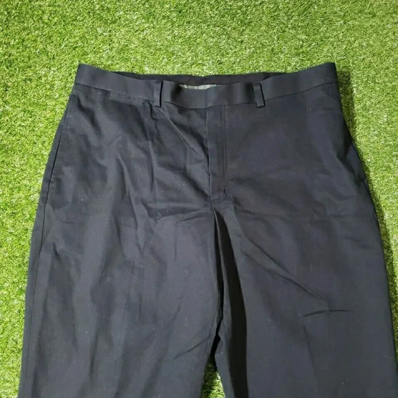 L.L Bean Classic Fit Chino Pants Pleated Front Black Cotton Twill Size 40x32 - Picture 3 of 9